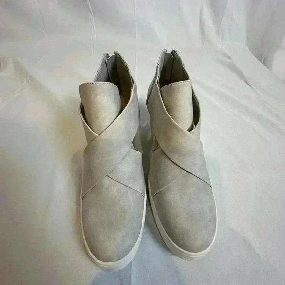 NWOT - Light Gray Wedge Sneakers with Cut out (Size 8) - Picture 3 of 8